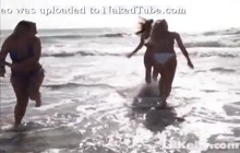 Lil Kelly walk with her girlfriend at the beach and gets naked